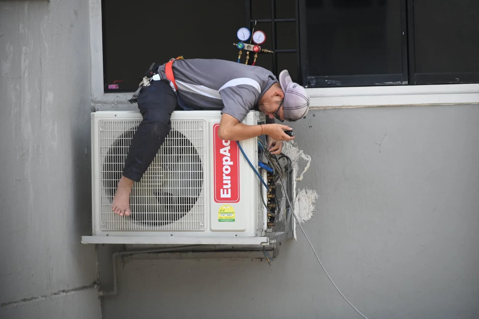 The Venice Homeowner's Cooling Season Calendar: What to Book and When